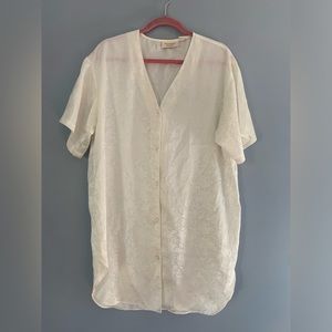 Victoria’s Secret Gold Tag Size M/L Night Shirt Ivory Embossed Pearl Buttons